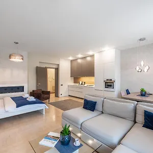  Apartment New Luxury Apt With Ac&parking In The Center Of